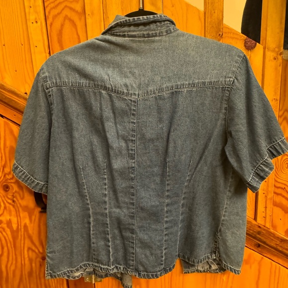 Vintage Time Out Denim Button Top with embroidered pockets - Picture 2 of 3